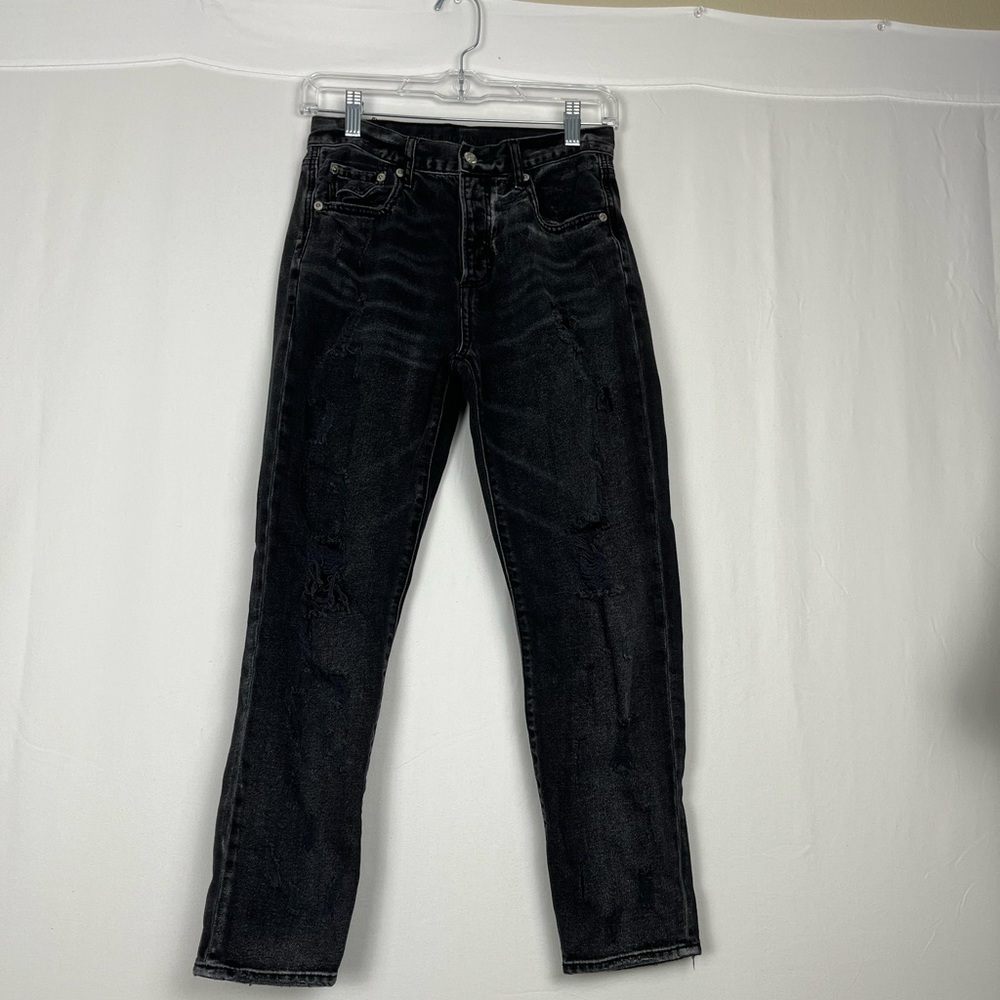 American Eagle High rise girlfriend distressed denim jeans Size 0 Short